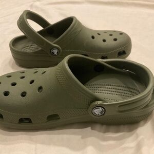 crocs dark green sandals women